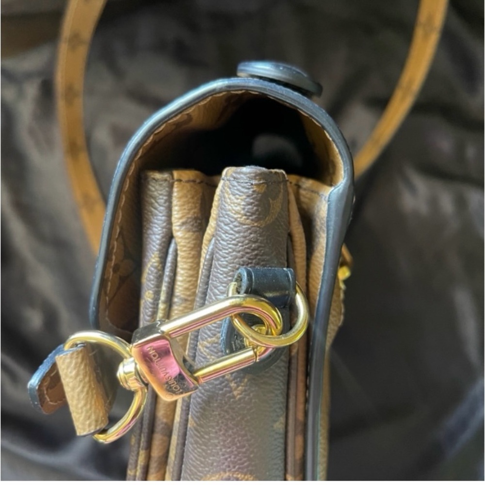 Louis Vuitton Pochette Metis reverse Monogram Crossbody Bag - Picture 5 of 16